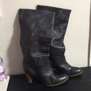 Woman’s Ann Taylor loft leather boots